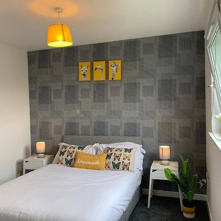 Modern 2 Bedroom Flat With Free Parking In Cambuslang, 格拉斯哥 外观 照片